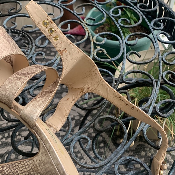 🔥 END OF SUMMER SALE PRICE $20🔥 Guess Platform Heels - Picture 5 of 8